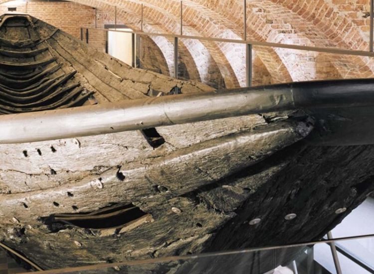 Vikingschip in Centraal Museum