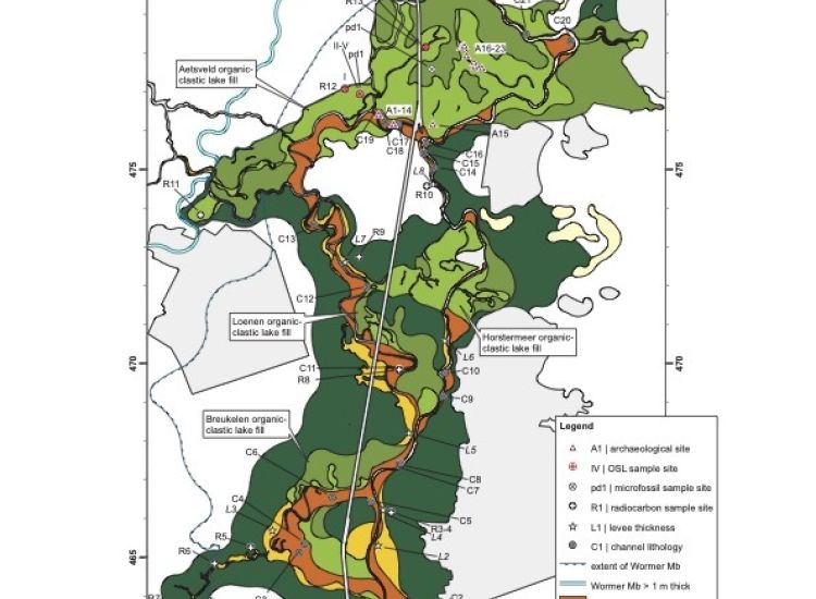 Het Vecht-Angstel riviersysteem. De breedte van de oeverwal (bruin) en van de komgronden (donker groen) toont dat eerst de Aa en de Angstel de hoofdstroom vormden en dat in die tijd veel sediment is aangevoerd en afgezet. Rond de Romeinde tijd verzandt die afvoer en verlegt de Vecht zijn loop oostwaarts. Door het opvullen van het Breukeler-, het Loenermeer en een deel van het Aetsveldermeer heeft de rivier veel sediment verloren, met gevolg de oeverwallen stroomaf smal zijn.