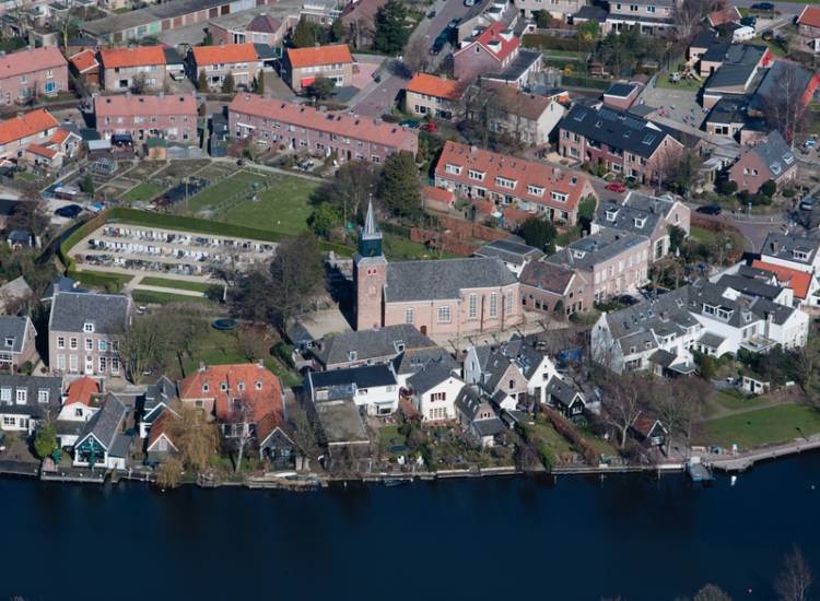 De dorpskern van Nigtevecht vanuit de lucht