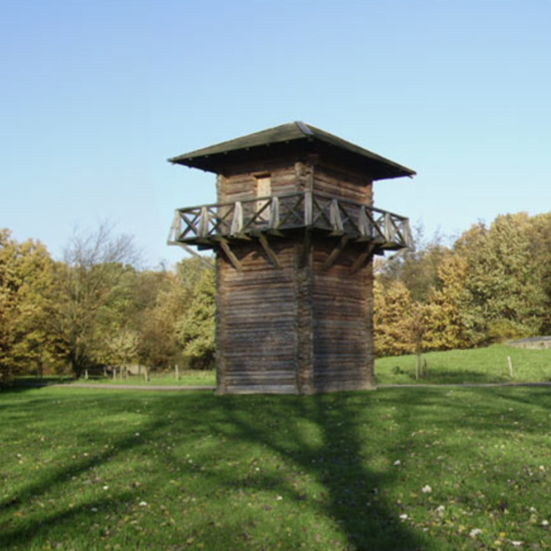 Reconstructie van een Romeinse wachttoren bij Fort Fectio