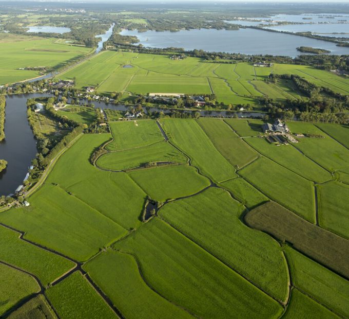 De Wijde Blik, de eerste plas op de achtergrond.