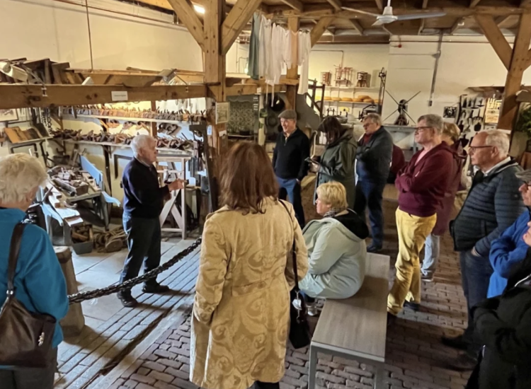 Rondleiding door streekmuseum Vredegoed. foto Var.